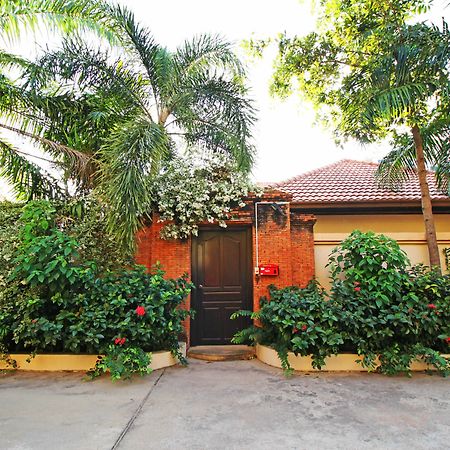 Cosy Beach Pool Villas By Pattaya Sunny Rentals Exterior photo