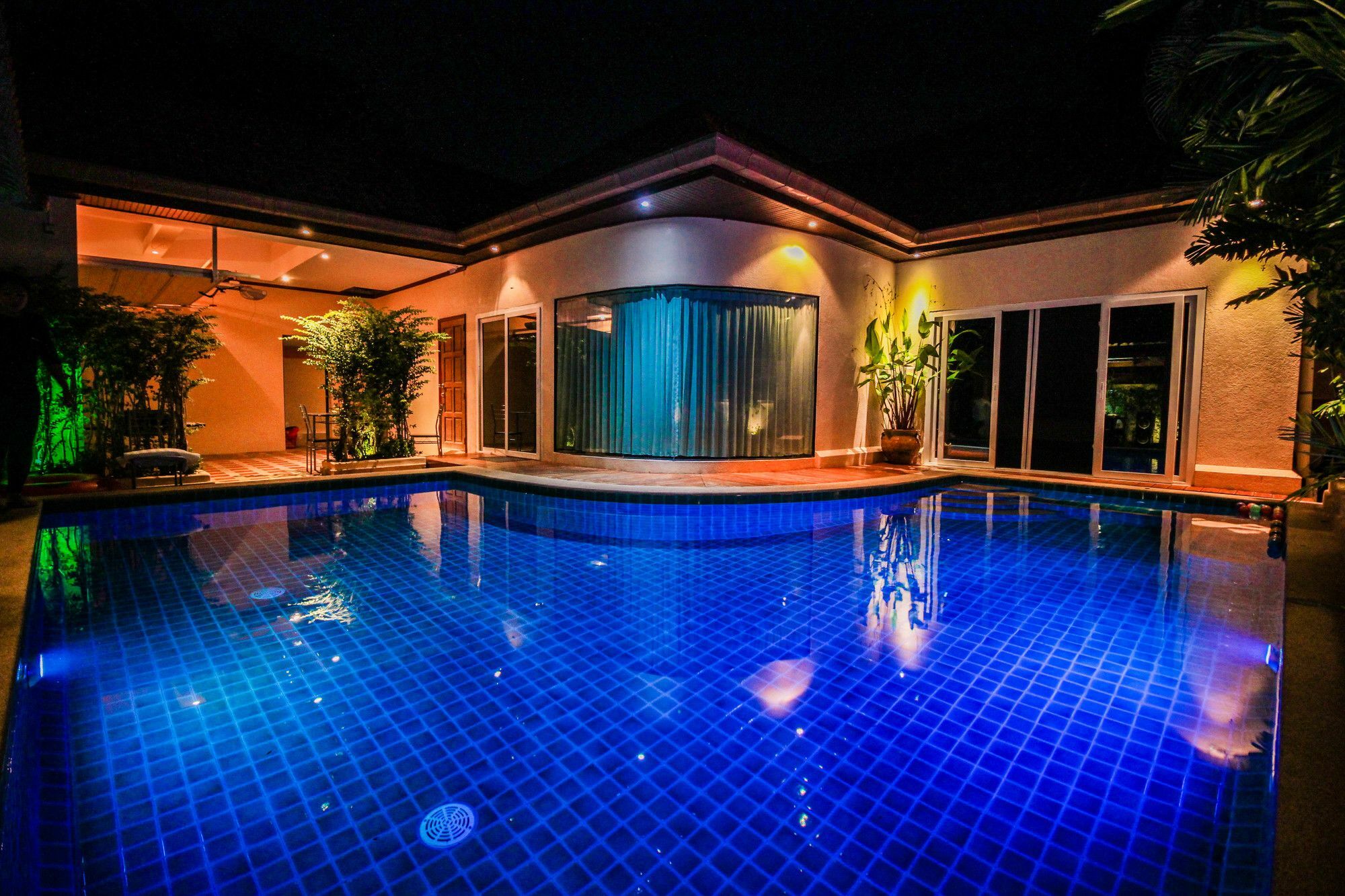 Cosy Beach Pool Villas By Pattaya Sunny Rentals Exterior photo