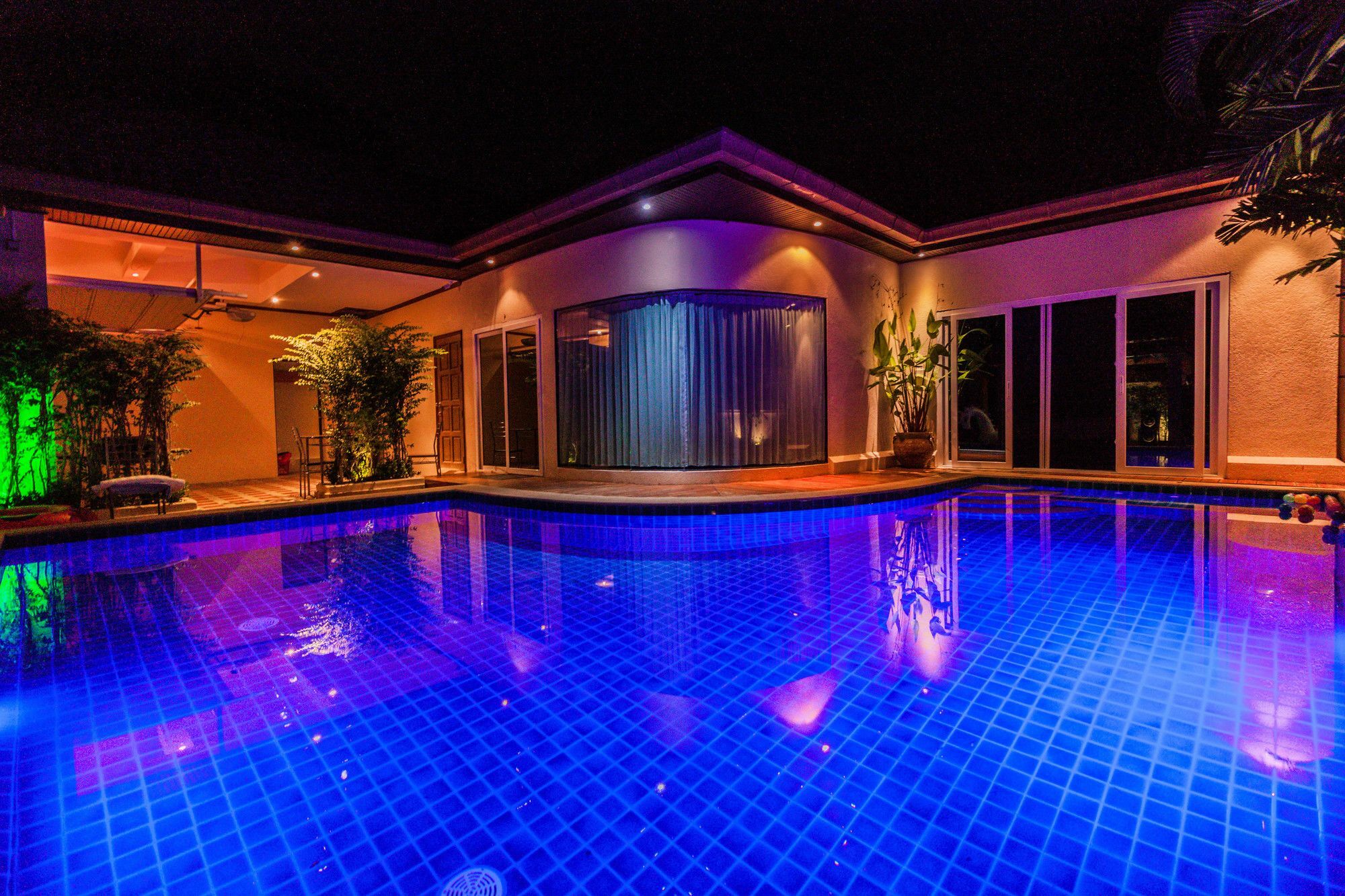 Cosy Beach Pool Villas By Pattaya Sunny Rentals Exterior photo