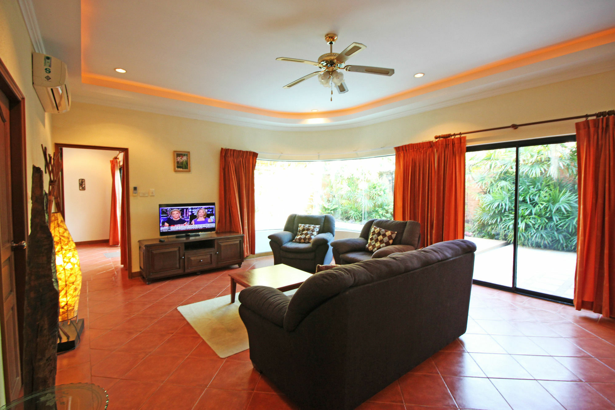Cosy Beach Pool Villas By Pattaya Sunny Rentals Exterior photo