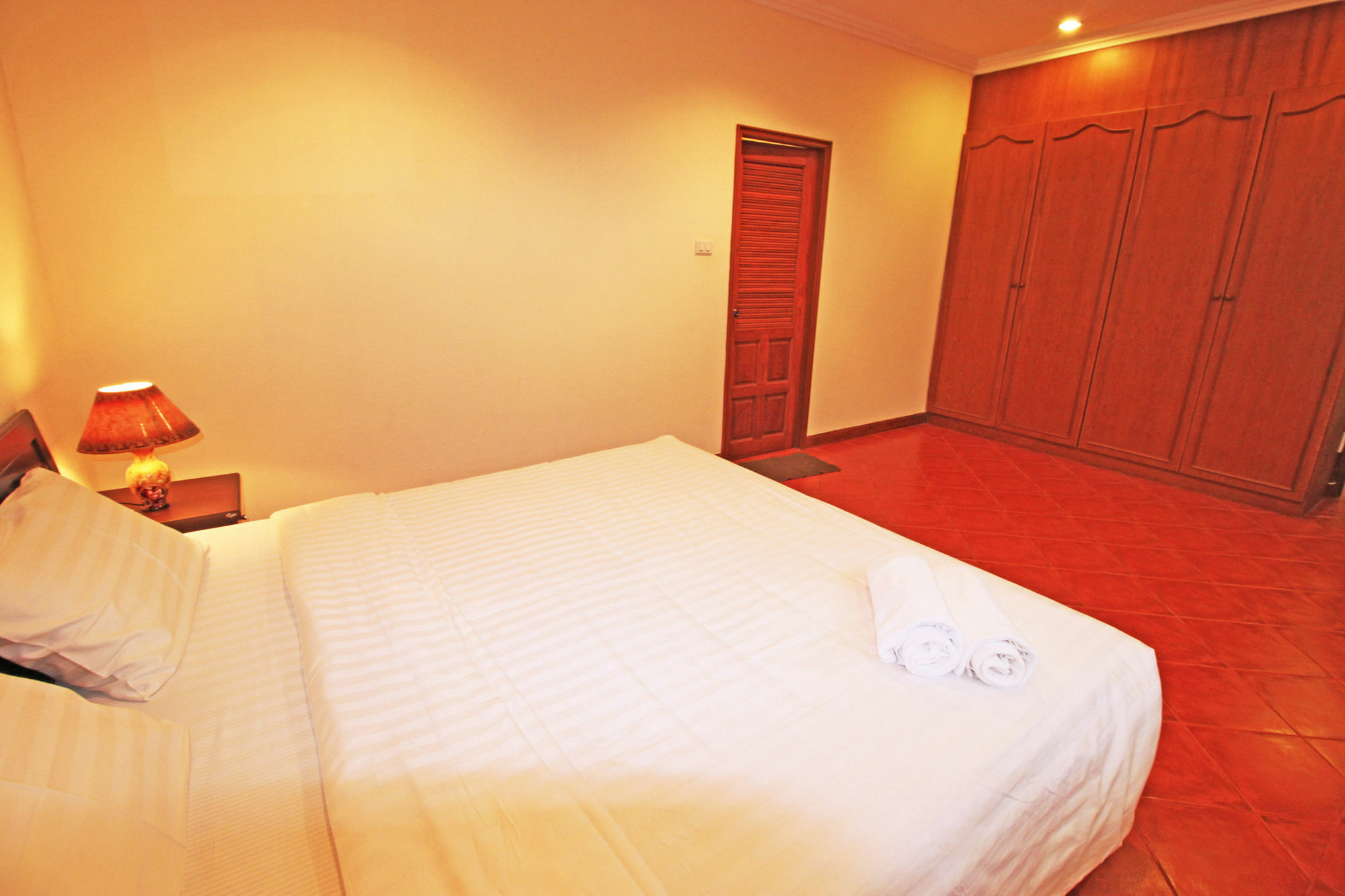Cosy Beach Pool Villas By Pattaya Sunny Rentals Exterior photo